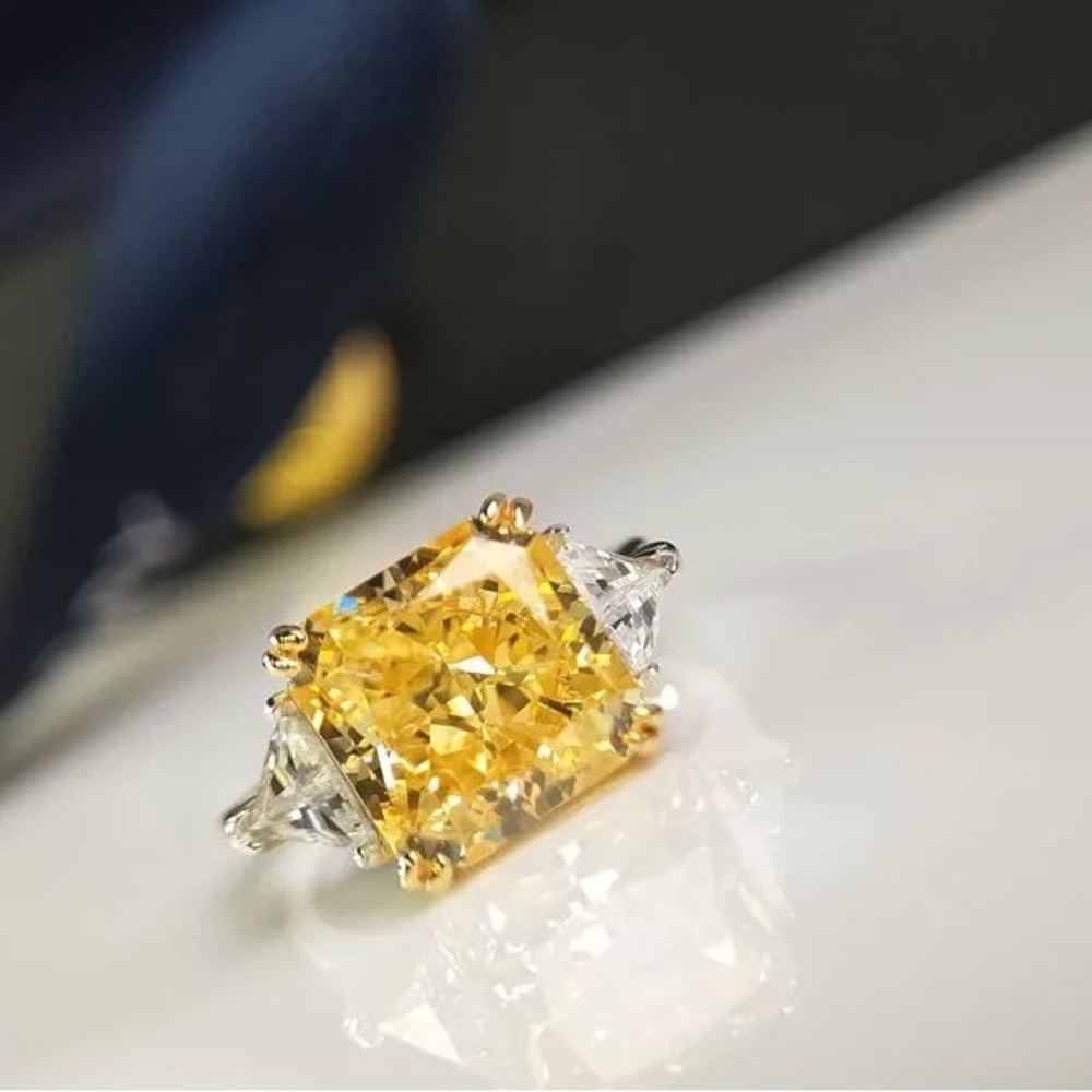 18k 6.5ct Canary Ring - Picture 9 of 15